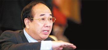 Zhao Qizheng, head of the foreign affairs committee of the country's top political advisory body, speaks on the sidelines of the ongoing annual CPPCC session, March 11, 2009. [China Daily]