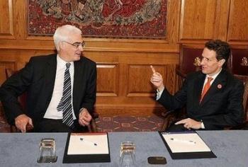 Chancellor of the Exchequer Alistair Darling (L) and US Treasury Secretary Tim Geithner hold talks during a G20 bilateral meeting at the South Lodge Hotel in Horsham, West Sussex. Darling and his French counterpart denied Friday there was a transatlantic rift over how to tackle the world economic crisis, as they and their colleagues gathered to prepare for a crunch summit next month.(AFP/Leon Neal)