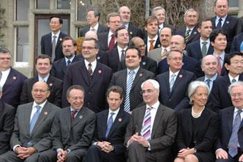 G-20 finance officials have agreed to pursue sustained efforts to restore global growth and to strengthen the world financial system during a meeting in southern London.(Xinhua Photo)