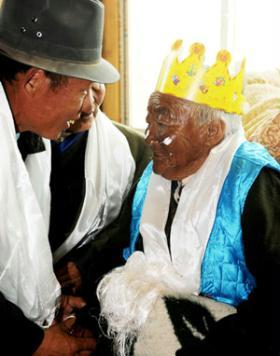 Tibet's oldest woman, Arme Tsering(R), celebrates her 118th birthday at home in the northeastern suburbs of Lhasa, March 16, 2009. (Xinhua/Soinam Norbu)
