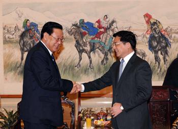 Visiting&nbsp;Premier&nbsp;of&nbsp;the&nbsp;Democratic&nbsp;People's&nbsp;Republic&nbsp;of&nbsp;Korea&nbsp;(DPRK)&nbsp;Kim&nbsp;Yong&nbsp;Il&nbsp;(L)&nbsp;shakes&nbsp;hands&nbsp;with&nbsp;Chinese&nbsp;Assistant&nbsp;Foreign&nbsp;Minister&nbsp;Hu&nbsp;Zhengyue&nbsp;in&nbsp;Beijing&nbsp;March&nbsp;17,&nbsp;2009.&nbsp;(Xinhua/Rao&nbsp;Aimin)