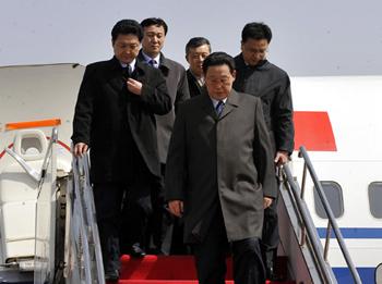 Visiting&nbsp;Premier&nbsp;of&nbsp;the&nbsp;Democratic&nbsp;People's&nbsp;Republic&nbsp;of&nbsp;Korea&nbsp;(DPRK)&nbsp;Kim&nbsp;Yong&nbsp;Il&nbsp;(FRONT)&nbsp;arrives&nbsp;in&nbsp;Jinan,&nbsp;capital&nbsp;of&nbsp;east&nbsp;China's&nbsp;Shandong&nbsp;Province,&nbsp;March&nbsp;17,&nbsp;2009.&nbsp;Kim&nbsp;kicked&nbsp;off&nbsp;his&nbsp;official&nbsp;goodwill&nbsp;visit&nbsp;to&nbsp;China&nbsp;Tuesday.(Xinhua/Zhu&nbsp;Zheng)