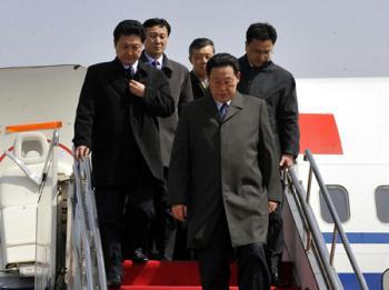 Visiting&nbsp;Premier&nbsp;of&nbsp;the&nbsp;Democratic&nbsp;People's&nbsp;Republic&nbsp;of&nbsp;Korea&nbsp;(DPRK)&nbsp;Kim&nbsp;Yong&nbsp;Il&nbsp;(FRONT)&nbsp;arrives&nbsp;in&nbsp;Jinan,&nbsp;capital&nbsp;of&nbsp;east&nbsp;China's&nbsp;Shandong&nbsp;Province,&nbsp;March&nbsp;17,&nbsp;2009.&nbsp;Kim&nbsp;kicked&nbsp;off&nbsp;his&nbsp;official&nbsp;goodwill&nbsp;visit&nbsp;to&nbsp;China&nbsp;Tuesday.&nbsp;(Xinhua/Zhu&nbsp;Zheng)