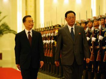 Chinese&nbsp;Premier&nbsp;Wen&nbsp;Jiabao&nbsp;(L)&nbsp;holds&nbsp;a&nbsp;welcoming&nbsp;ceremony&nbsp;for&nbsp;his&nbsp;counterpart&nbsp;of&nbsp;the&nbsp;Democratic&nbsp;People's&nbsp;Republic&nbsp;of&nbsp;Korea&nbsp;(DPRK)&nbsp;Kim&nbsp;Yong&nbsp;Il&nbsp;at&nbsp;the&nbsp;Great&nbsp;Hall&nbsp;of&nbsp;the&nbsp;People&nbsp;in&nbsp;Beijing,&nbsp;capital&nbsp;of&nbsp;China,&nbsp;March&nbsp;18,&nbsp;2009.&nbsp;(Xinhua/Li&nbsp;Tao)
