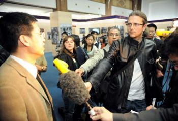 Zhang Yun (L), a researcher of the Tibetology Research Center of China, answers questions from foreign correspondents at the "50th Anniversary of Democratic Reforms in Tibet" Exhibition in Beijing, capital of China, March 18, 2009. A number of foreign journalists, organized by the Information Department of China's Foreign Ministry, visited the exhibition on Wednesday. (Xinhua/Xie Huanchi)