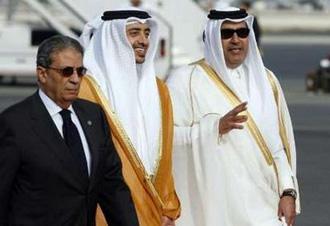 Secretary-General&nbsp;of&nbsp;the&nbsp;Arab&nbsp;States&nbsp;League&nbsp;Amr&nbsp;Musa&nbsp;(L),&nbsp;UAE&nbsp;Foreign&nbsp;Minister&nbsp;Sheikh&nbsp;Abdullah&nbsp;Bin&nbsp;Zayed&nbsp;al-&nbsp;Nahyan&nbsp;(C)&nbsp;and&nbsp;Qatari&nbsp;Prime&nbsp;Minister&nbsp;Sheikh&nbsp;Hamad&nbsp;bin&nbsp;Jassim&nbsp;bin&nbsp;Jaber&nbsp;Al&nbsp;Thani&nbsp;stand&nbsp;during&nbsp;the&nbsp;arrival&nbsp;of&nbsp;UAE&nbsp;President&nbsp;Sheikh&nbsp;Khalifa&nbsp;bin&nbsp;Zayed&nbsp;al-Nahyan&nbsp;at&nbsp;Doha&nbsp;international&nbsp;airport&nbsp;March&nbsp;29,&nbsp;2009.REUTERS/Osama&nbsp;Faisal