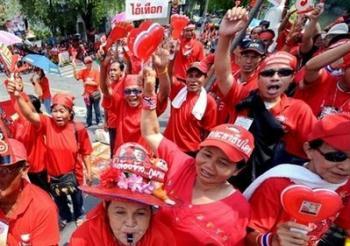 Supporters&nbsp;of&nbsp;Thailand's&nbsp;ousted&nbsp;premier&nbsp;Thaksin&nbsp;Shinawatra&nbsp;shout&nbsp;slogans&nbsp;during&nbsp;a&nbsp;demonstration&nbsp;at&nbsp;the&nbsp;Government&nbsp;House&nbsp;in&nbsp;Bangkok.&nbsp;Anti-government&nbsp;protesters&nbsp;attacked&nbsp;Thai&nbsp;Prime&nbsp;Minister&nbsp;Abhisit&nbsp;Vejjajiva's&nbsp;car&nbsp;and&nbsp;trapped&nbsp;him&nbsp;inside&nbsp;a&nbsp;beach&nbsp;hotel&nbsp;Tuesday&nbsp;as&nbsp;the&nbsp;kingdom's&nbsp;political&nbsp;turmoil&nbsp;boiled&nbsp;over&nbsp;into&nbsp;violence.(AFP/Pornchai&nbsp;Kittiwongsakul)&nbsp;
