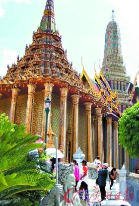 Anti-government protests and clashes in Bangkok are propelling Thailand deeper into political crisis. Concerns about the safety of their clients is forcing travel agencies to cancel tours to the Southeast Asian country.