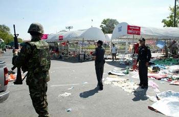Army&nbsp;men&nbsp;stand&nbsp;guard&nbsp;outside&nbsp;the&nbsp;Government&nbsp;House&nbsp;in&nbsp;Bangkok,&nbsp;capital&nbsp;of&nbsp;Thailand,&nbsp;April&nbsp;14,&nbsp;2009.&nbsp;Thailand's&nbsp;Foreign&nbsp;Ministry&nbsp;said&nbsp;on&nbsp;Tuesday&nbsp;that&nbsp;the&nbsp;situation&nbsp;in&nbsp;Bangkok&nbsp;has&nbsp;returned&nbsp;to&nbsp;normal&nbsp;after&nbsp;leaders&nbsp;of&nbsp;the&nbsp;anti-government&nbsp;protests&nbsp;surrendered&nbsp;to&nbsp;police&nbsp;and&nbsp;protestors&nbsp;began&nbsp;to&nbsp;head&nbsp;for&nbsp;home.&nbsp;(Xinhua/Zhang&nbsp;Fengguo)&nbsp;