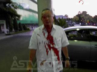 The founder of Thailand's "yellow shirt" protest movement has been shot and wounded.