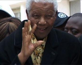 South&nbsp;Africa's&nbsp;first&nbsp;black&nbsp;president&nbsp;Nelson&nbsp;Mandela,&nbsp;90,&nbsp;voted&nbsp;in&nbsp;the&nbsp;country's&nbsp;fourth&nbsp;democratic&nbsp;elections&nbsp;15&nbsp;years&nbsp;after&nbsp;his&nbsp;election&nbsp;ended&nbsp;white&nbsp;minority&nbsp;rule.Duration&nbsp;:&nbsp;00:01:17(AFPTV)