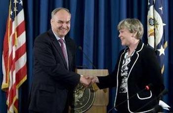 Rose&nbsp;Gottemoeller&nbsp;(R),&nbsp;U.S.&nbsp;Assistant&nbsp;Secretary&nbsp;of&nbsp;State&nbsp;for&nbsp;Verification&nbsp;and&nbsp;Compliance,&nbsp;and&nbsp;Anatoly&nbsp;Antonov,&nbsp;director&nbsp;of&nbsp;the&nbsp;Russian&nbsp;MFA&nbsp;Department&nbsp;of&nbsp;Security&nbsp;and&nbsp;Disarmament,&nbsp;shake&nbsp;hands&nbsp;at&nbsp;a&nbsp;news&nbsp;conference&nbsp;at&nbsp;the&nbsp;U.S.&nbsp;embassy&nbsp;in&nbsp;Rome&nbsp;April&nbsp;24,&nbsp;2009.&nbsp;U.S.&nbsp;and&nbsp;Russian&nbsp;negotiators&nbsp;held&nbsp;a&nbsp;"productive"&nbsp;initial&nbsp;round&nbsp;of&nbsp;talks&nbsp;in&nbsp;Rome&nbsp;aimed&nbsp;at&nbsp;securing&nbsp;a&nbsp;new&nbsp;treaty&nbsp;to&nbsp;curb&nbsp;nuclear&nbsp;weapons,&nbsp;they&nbsp;said&nbsp;on&nbsp;Friday,&nbsp;ahead&nbsp;of&nbsp;fully-fledged&nbsp;negotiations&nbsp;in&nbsp;the&nbsp;United&nbsp;States&nbsp;in&nbsp;May.&nbsp;REUTERS/Max&nbsp;Rossi&nbsp;(ITALY&nbsp;POLITICS)&nbsp;
