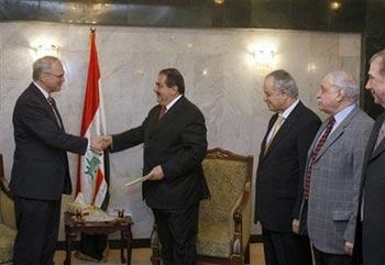 Newly appointed U.S. Ambassador to Iraq, Christopher Hill, left, shakes hands with the Iraqi Foreign Minister Hoshyar Zebari, center, after presenting his credentials, while unnamed aides look on in Baghdad, Iraq, Friday, April 24, 2009. Hill comes at a time of rising insurgent violence in Iraq and with the first phase of the Pentagon's withdrawal timetable coming up. The U.S. military plans to pull its forces from Iraqi cities by the end of June.(AP Photo/Ali Yussef, Pool)