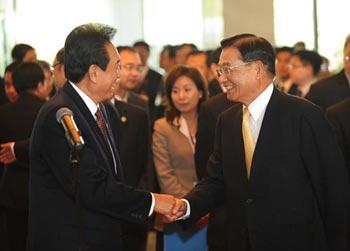 Mainland's Association for Relations Across the Taiwan Straits (ARATS) President Chen Yunlin (L) shakes hands with Chairman of the island's Straits Exchange Foundation (SEF) Chiang Pin-kung in Nanjing, capital of east China's Jiangsu Province, April 25, 2009. Chiang Pin-kung arrived here Saturday for the third round of cross-straits talks. (Xinhua/Sun Can)