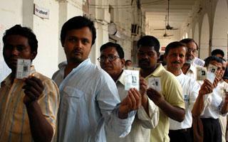 Voters wait in line at Lucknow montessori school polling station in Lucknow, India, April 30, 2009. India held the third phase of its general elections Thursday in the month-long polling which started in mid-April. (Xinhua/Stringer)
