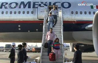 Health authorities are seeking passengers who took the same flights as the Mexican A/H1-N1 flu patient now in Hong Kong.(CCTV.com)