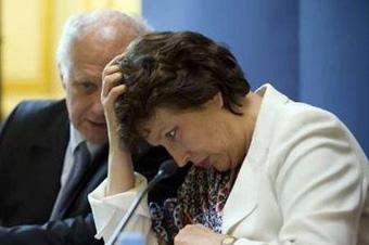 France's&nbsp;Health&nbsp;Minister&nbsp;Roselyne&nbsp;Bachelot-Narquin&nbsp;(R)&nbsp;and&nbsp;General&nbsp;Health&nbsp;Director&nbsp;Didier&nbsp;Houssin&nbsp;(L)&nbsp;attend&nbsp;a&nbsp;press&nbsp;conference&nbsp;to&nbsp;discuss&nbsp;the&nbsp;influenza&nbsp;A&nbsp;(H1N1),&nbsp;formerly&nbsp;referred&nbsp;to&nbsp;as&nbsp;swine&nbsp;flu,&nbsp;in&nbsp;Paris&nbsp;on&nbsp;May&nbsp;2,&nbsp;2009.&nbsp;REUTERS/Gonzalo&nbsp;Fuentes