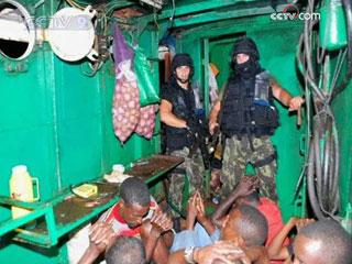 Special&nbsp;forces&nbsp;on&nbsp;a&nbsp;Portuguese&nbsp;warship&nbsp;have&nbsp;seized&nbsp;explosives&nbsp;from&nbsp;suspected&nbsp;Somali&nbsp;pirates&nbsp;after&nbsp;thwarting&nbsp;an&nbsp;attack&nbsp;on&nbsp;an&nbsp;oil&nbsp;tanker.(CCTV.com)