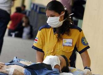 A&nbsp;Red&nbsp;Cross&nbsp;staff&nbsp;carries&nbsp;a&nbsp;patient&nbsp;with&nbsp;symptoms&nbsp;of&nbsp;influenza&nbsp;A&nbsp;(H1N1),&nbsp;formerly&nbsp;referred&nbsp;to&nbsp;as&nbsp;swine&nbsp;flu,&nbsp;as&nbsp;he&nbsp;arrives&nbsp;to&nbsp;Calderon&nbsp;Guardia&nbsp;hospital,&nbsp;in&nbsp;San&nbsp;Jose&nbsp;April&nbsp;30,&nbsp;2009.&nbsp;REUTERS/Juan&nbsp;Carlos&nbsp;Ulate
