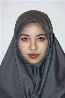US-Iranian journalist Roxana Saberi poses for a photograph in Tehran April 10, 2004. REUTERS/Stringer/Files