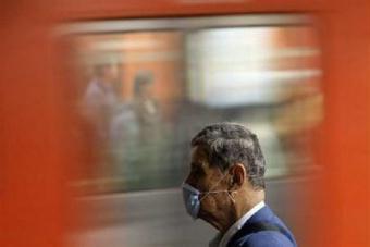 A passenger wearing a protective mask is seen at Mexico's city subway May 6, 2009. Mexicans got back into the swing of normal life on Wednesday after a five-day business shutdown due to the H1N1 flu virus, which spread in Europe with new infections in Poland and Sweden.REUTERS/Daniel Aguilar