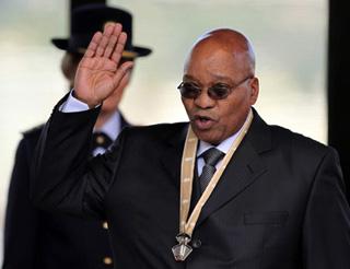 Jacob Zuma takes the oath of office as South Africa's President at the Union Buildings in Pretoria May 9, 2009. (Xinhua/Reuters Photo)
