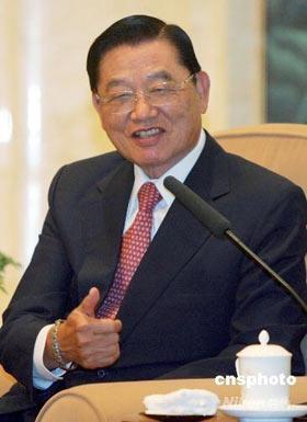 Taiwan&nbsp;chief&nbsp;negotiator&nbsp;Chiang&nbsp;Pin-kung,&nbsp;who&nbsp;had&nbsp;tendered&nbsp;his&nbsp;resignation&nbsp;as&nbsp;chairman&nbsp;of&nbsp;the&nbsp;Straits&nbsp;Exchange&nbsp;Foundation,&nbsp;agreed&nbsp;to&nbsp;stay&nbsp;on.&nbsp;
