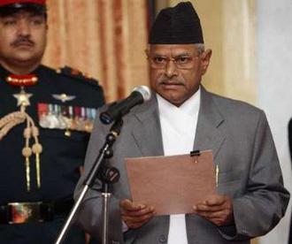 Nepal's&nbsp;President&nbsp;Ram&nbsp;Baran&nbsp;Yadav&nbsp;administers&nbsp;the&nbsp;oath-taking&nbsp;ceremony&nbsp;of&nbsp;the&nbsp;Chief&nbsp;Justice&nbsp;Min&nbsp;Bahadur&nbsp;Rayamajhi&nbsp;at&nbsp;the&nbsp;President&nbsp;House&nbsp;in&nbsp;Kathmandu&nbsp;May&nbsp;10,&nbsp;2009.&nbsp;REUTERS/Gopal&nbsp;Chitrakar