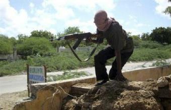 An&nbsp;Islamist&nbsp;fighter&nbsp;jumps&nbsp;over&nbsp;a&nbsp;wall&nbsp;during&nbsp;clashes&nbsp;in&nbsp;southern&nbsp;Mogadishu,&nbsp;May&nbsp;8,&nbsp;2009.REUTERS/Feisal&nbsp;Omar