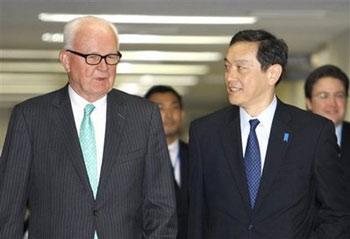 U.S.&nbsp;special&nbsp;envoy&nbsp;for&nbsp;North&nbsp;Korea&nbsp;Stephen&nbsp;Bosworth,&nbsp;left,&nbsp;walks&nbsp;with&nbsp;Japanese&nbsp;nuclear&nbsp;envoy&nbsp;Akitaka&nbsp;Saiki&nbsp;Akitaka&nbsp;Saiki&nbsp;for&nbsp;a&nbsp;meeting&nbsp;at&nbsp;Foreign&nbsp;Ministry&nbsp;in&nbsp;Tokyo,&nbsp;Japan,&nbsp;Monday,&nbsp;May&nbsp;11,&nbsp;2009.&nbsp;(AP&nbsp;Photo/Shizuo&nbsp;Kambayashi)&nbsp;