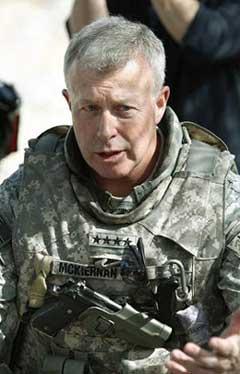 U.S.&nbsp;Army&nbsp;General&nbsp;David&nbsp;McKiernan,&nbsp;the&nbsp;top&nbsp;U.S.&nbsp;and&nbsp;NATO&nbsp;Commander&nbsp;in&nbsp;Afghanistan,&nbsp;is&nbsp;pictured&nbsp;in&nbsp;this&nbsp;May&nbsp;8,&nbsp;2009&nbsp;photo&nbsp;during&nbsp;a&nbsp;visit&nbsp;with&nbsp;U.S.&nbsp;Secretary&nbsp;of&nbsp;Defense&nbsp;Robert&nbsp;Gates&nbsp;to&nbsp;the&nbsp;Forward&nbsp;Operating&nbsp;Base&nbsp;Airborne&nbsp;in&nbsp;Wardak&nbsp;Province,&nbsp;Afghanistan.&nbsp;(Xinhua&nbsp;Reuters&nbsp;Photo)