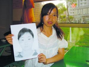 Luo&nbsp;Caixia,&nbsp;whose&nbsp;identity&nbsp;was&nbsp;stolen,&nbsp;shows&nbsp;the&nbsp;photo&nbsp;of&nbsp;her&nbsp;classmate&nbsp;Wang&nbsp;Jiajun&nbsp;who&nbsp;entered&nbsp;a&nbsp;university&nbsp;by&nbsp;using&nbsp;Luo's&nbsp;name&nbsp;many&nbsp;years&nbsp;ago&nbsp;in&nbsp;this&nbsp;undated&nbsp;photo.[Photo:&nbsp;China&nbsp;Youth&nbsp;Daily]