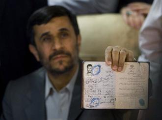 Iranian&nbsp;President&nbsp;Mahmoud&nbsp;Ahmadinejad&nbsp;holds&nbsp;up&nbsp;his&nbsp;identification&nbsp;as&nbsp;he&nbsp;waits&nbsp;to&nbsp;register&nbsp;as&nbsp;candidate&nbsp;for&nbsp;President&nbsp;of&nbsp;Iran&nbsp;in&nbsp;the&nbsp;Interior&nbsp;Ministry&nbsp;building&nbsp;in&nbsp;Tehran&nbsp;May&nbsp;8,&nbsp;2009.&nbsp;(Xinhua/Reuters&nbsp;Photo)