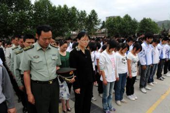 Representatives mourn for the victims in the fatal May 12, 2008 Wenchuan earthquake during a ceremony marking the first anniversary of the quake in Qingchuan County, southwest China's Sichuan Province, on May 12, 2009.(Xinhua Photo)