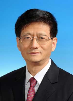 Meng Jianzhu is approved as the state councilor of China at the seventh plenary meeting of the First Session of the 11th National People's Congress (NPC) in Beijing, capital of China, March 17, 2008. (Xinhua Photo)