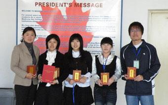 欧美学院获奖师生留影