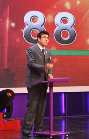 决赛三号选手法鲁克·买尔旦获“现场人气最旺奖”
