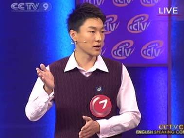俞宏晋做名题演讲