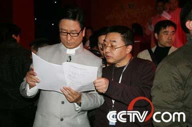 Bai Yansong is watching his draft