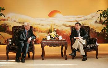 Shanghai Executive Vice Mayor Yang Xiong meets Ji Keliang, Board Chairman of China Kweichow Moutai Distillery Co Ltd.