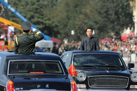 Fang Fenghui (L), Beijing Military Zone commander and military parade commander, reports to Hu Jintao (R), general secretary of the Central Committee of the Communist Party of China, Chinese president and chairman of the Central Military Commission, inviting him to inspect troops of the Chinese People's Liberation Army to take part in a military parade for celebration of the 60th anniversary of the founding of the People's Republic of China, in central Beijing, capital of China, Oct. 1, 2009.(Xinhua/Chen Jianli) 