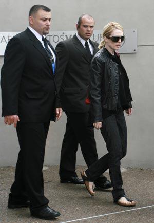 U.S.&nbsp;actress&nbsp;Julianne&nbsp;Moore&nbsp;arrives&nbsp;at&nbsp;Montevideo&nbsp;airport&nbsp;Sept.&nbsp;14,&nbsp;2007.&nbsp;Moore&nbsp;is&nbsp;in&nbsp;Uruguay&nbsp;to&nbsp;participate&nbsp;in&nbsp;the&nbsp;filming&nbsp;of&nbsp;Brazilian&nbsp;director&nbsp;Fernando&nbsp;Meirelles'&nbsp;movie&nbsp;