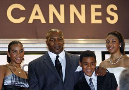 Former&nbsp;world&nbsp;heavyweight&nbsp;champion&nbsp;Mike&nbsp;Tyson&nbsp;(2nd&nbsp;L)&nbsp;arrives&nbsp;with&nbsp;his&nbsp;family&nbsp;for&nbsp;the&nbsp;screening&nbsp;of&nbsp;U.S.&nbsp;director&nbsp;James&nbsp;Toback's&nbsp;documentary&nbsp;film&nbsp;"Tyson"&nbsp;at&nbsp;the&nbsp;61st&nbsp;Cannes&nbsp;Film&nbsp;Festival&nbsp;May&nbsp;16,&nbsp;2008.(Xinhua/Reuters&nbsp;Photo)
