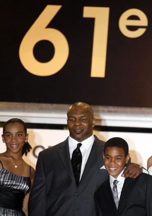 Former&nbsp;world&nbsp;heavyweight&nbsp;champion&nbsp;Mike&nbsp;Tyson&nbsp;(C)&nbsp;arrives&nbsp;with&nbsp;his&nbsp;family&nbsp;for&nbsp;the&nbsp;screening&nbsp;of&nbsp;U.S.&nbsp;director&nbsp;James&nbsp;Toback's&nbsp;documentary&nbsp;film&nbsp;"Tyson"&nbsp;at&nbsp;the&nbsp;61st&nbsp;Cannes&nbsp;Film&nbsp;Festival&nbsp;May&nbsp;16,&nbsp;2008.(Xinhua/Reuters&nbsp;Photo)