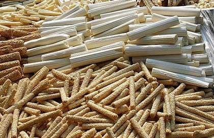 Guangdong&nbsp;candy,&nbsp;a&nbsp;sticky&nbsp;treat&nbsp;made&nbsp;out&nbsp;of&nbsp;glutinous&nbsp;millet&nbsp;and&nbsp;sprouted&nbsp;wheat,&nbsp;is&nbsp;thought&nbsp;to&nbsp;seal&nbsp;the&nbsp;Kitchen&nbsp;God's&nbsp;mouth&nbsp;and&nbsp;encourage&nbsp;him&nbsp;to&nbsp;only&nbsp;say&nbsp;good&nbsp;things&nbsp;about&nbsp;the&nbsp;family&nbsp;when&nbsp;he&nbsp;ascends&nbsp;to&nbsp;Heaven&nbsp;to&nbsp;make&nbsp;his&nbsp;report.