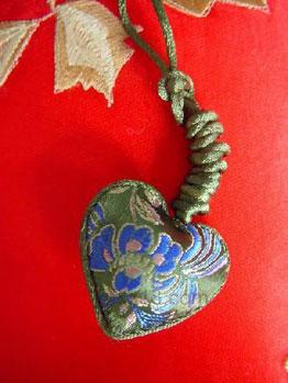 It's&nbsp;believed&nbsp;that&nbsp;if&nbsp;you&nbsp;carry&nbsp;the&nbsp;small&nbsp;spice&nbsp;bag&nbsp;around&nbsp;with&nbsp;you,&nbsp;it&nbsp;not&nbsp;only&nbsp;drives&nbsp;away&nbsp;evil&nbsp;spirits&nbsp;but&nbsp;also&nbsp;brings&nbsp;fortune&nbsp;and&nbsp;happiness&nbsp;to&nbsp;those&nbsp;who&nbsp;wear&nbsp;it.&nbsp;