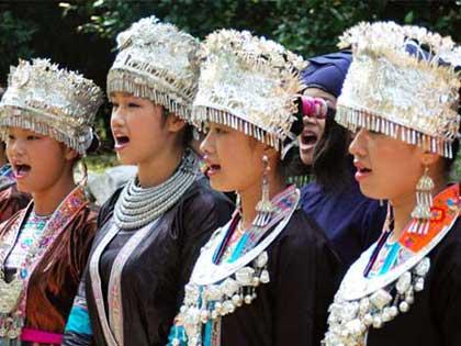 Also called "Galao" the Tong grand songs, called as such because they are sung by large groups of people, are a kind of folk music that originated in the Song Dynasty