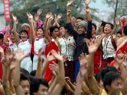 Tujia hand-swinging dance of western Hu'nan is a folk dance most characteristic of the Tujia nationality and best representative of the age-old Tujia traditions.