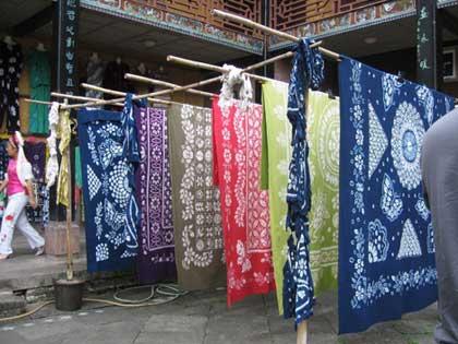 Embroidery and dyeing skill, known as "skein tie" in the ancient time, is a kind of old textile dyeing workmanship in China which is named knot cloth in Dali.