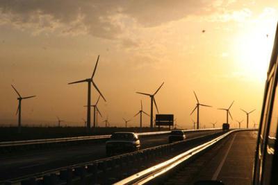 The sun sets over Da Ban Cheng wind farm, the largest in Asia, on Monday 18 August, 2009. [Photo: CRIENGLISH.com/Dominic Swire]